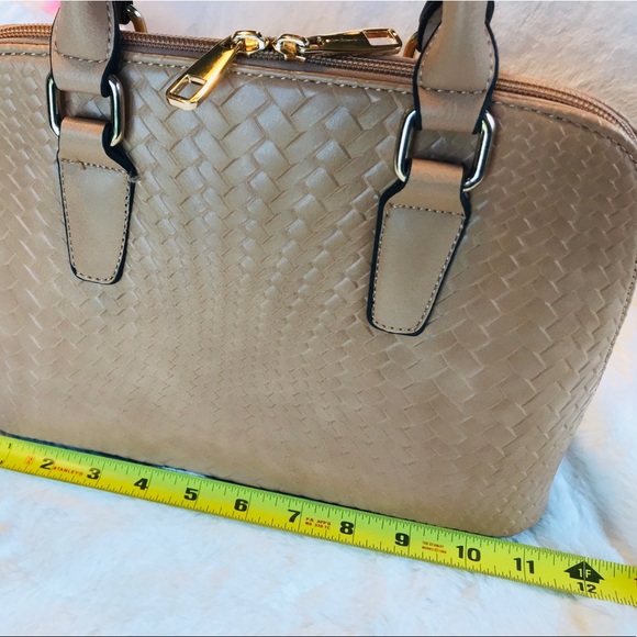 🌸NWOT TAN/BEIGE DOME HANDBAG - FLORAL LINING🌸 - Picture 3 of 8